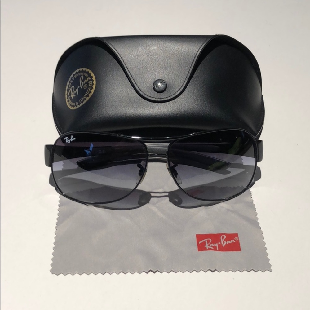 Ray-Ban Mens Black aviator sunglasses MINT